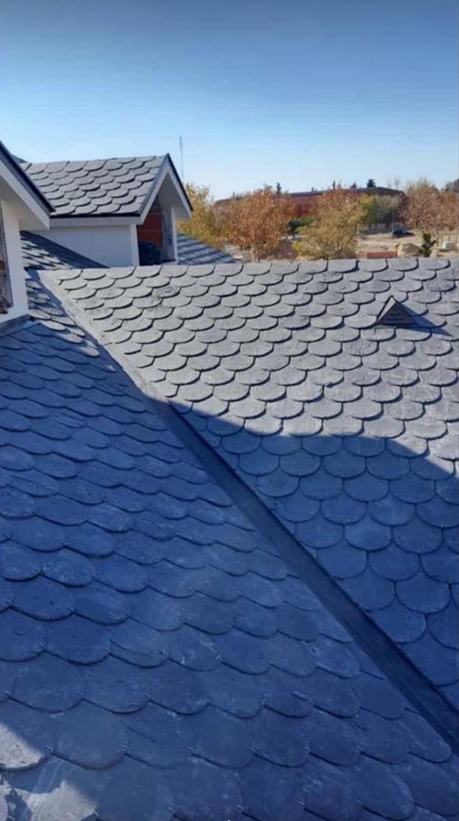 Tejado con pizarra redonda